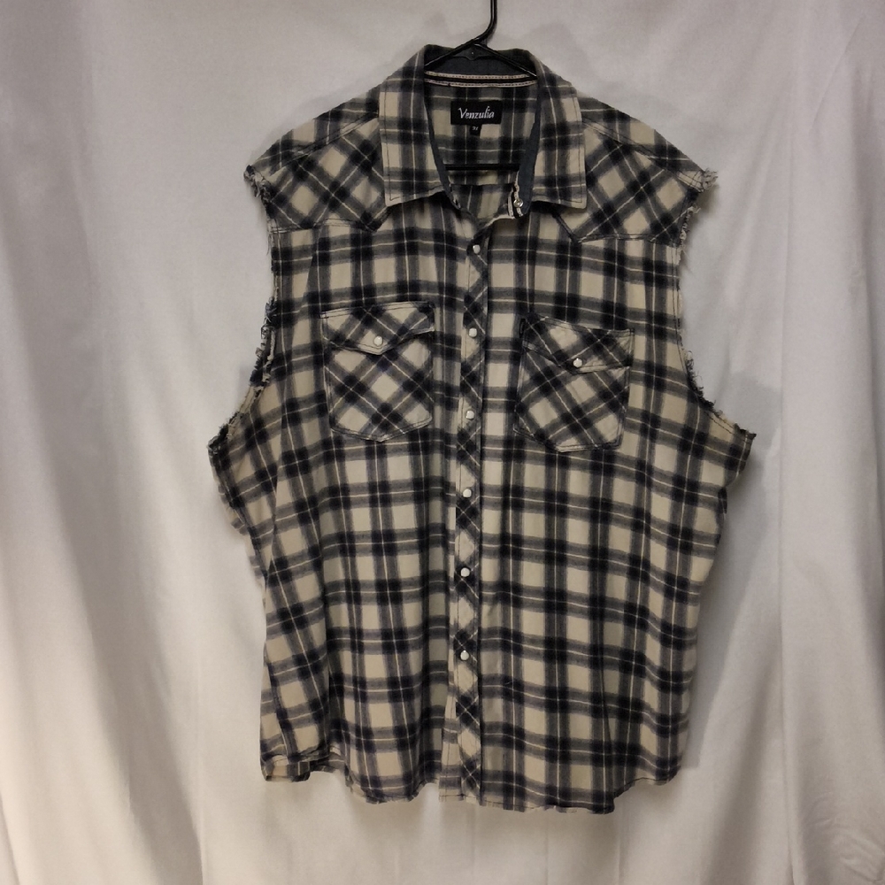 Men's Black and White Plaid Sleeveless Shirt